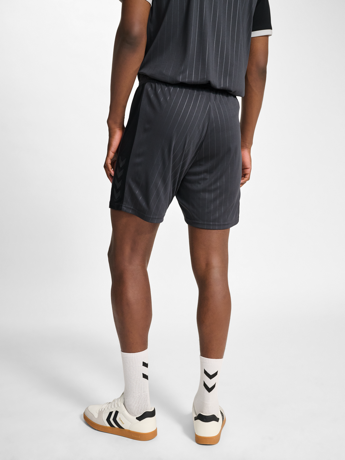 hmlPULSE STRIPE BLOCKED SHORTS