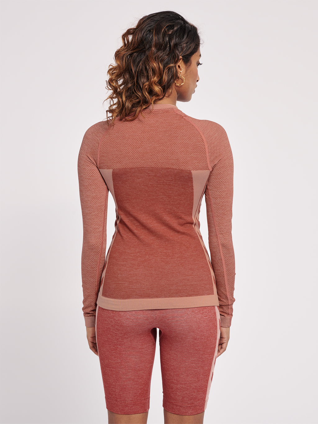 hmlCLEA SEAMLESS TIGHT T-SHIRT L/S