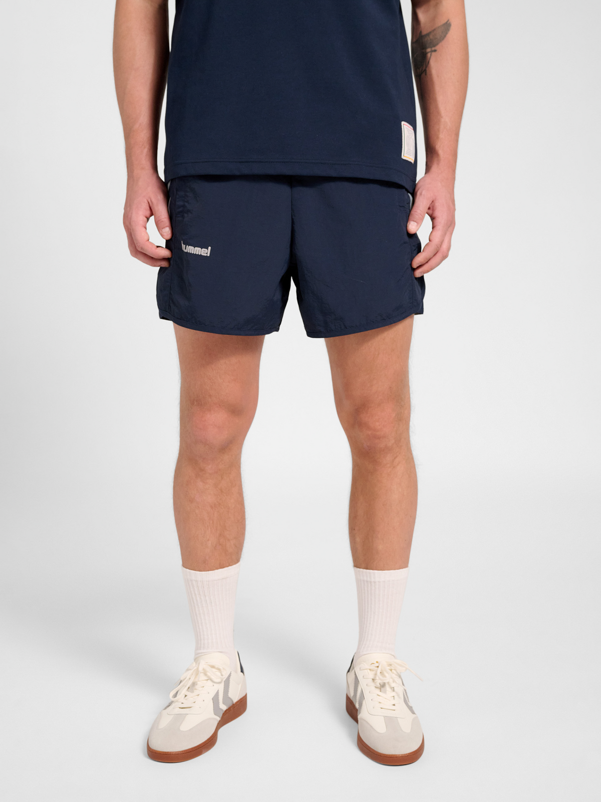 hmlWORLD 26 TRACK SHORTS