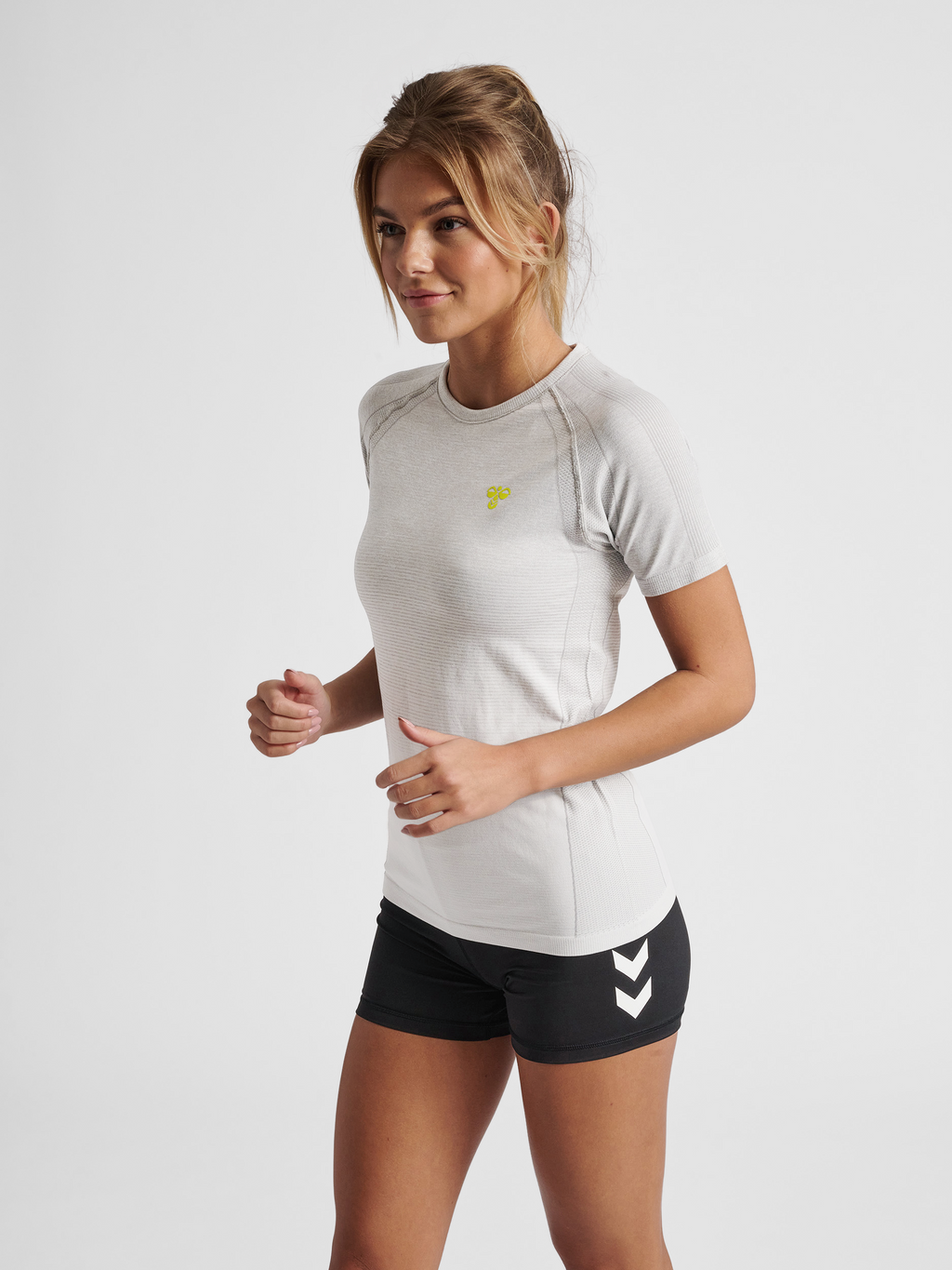 hmlGG12 TRAINING SEAMLESS S/S WOMAN