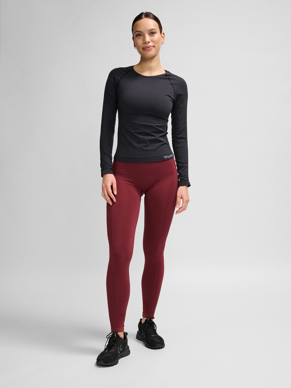 hmlCLEA SEAMLESS TIGHT T-SHIRT L/S