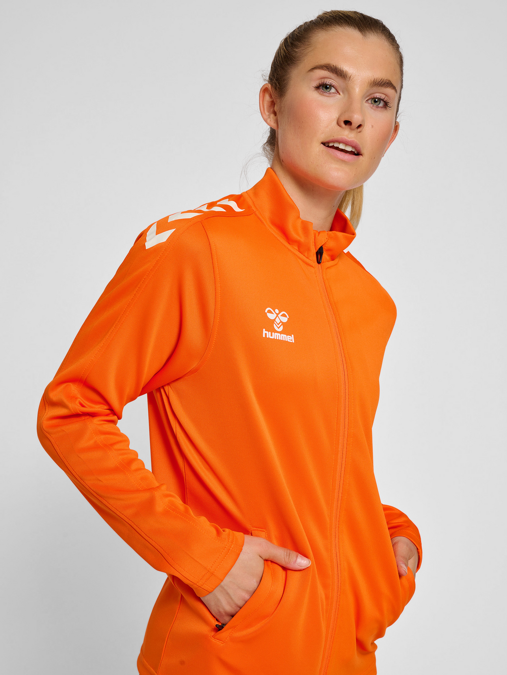 hmlCORE XK POLY ZIP SWEAT WOMAN