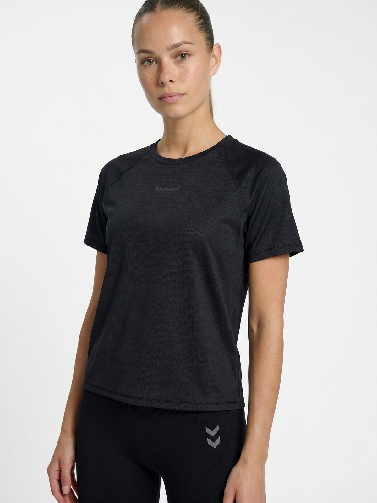 hmlVERA TECH T-SHIRT S/S