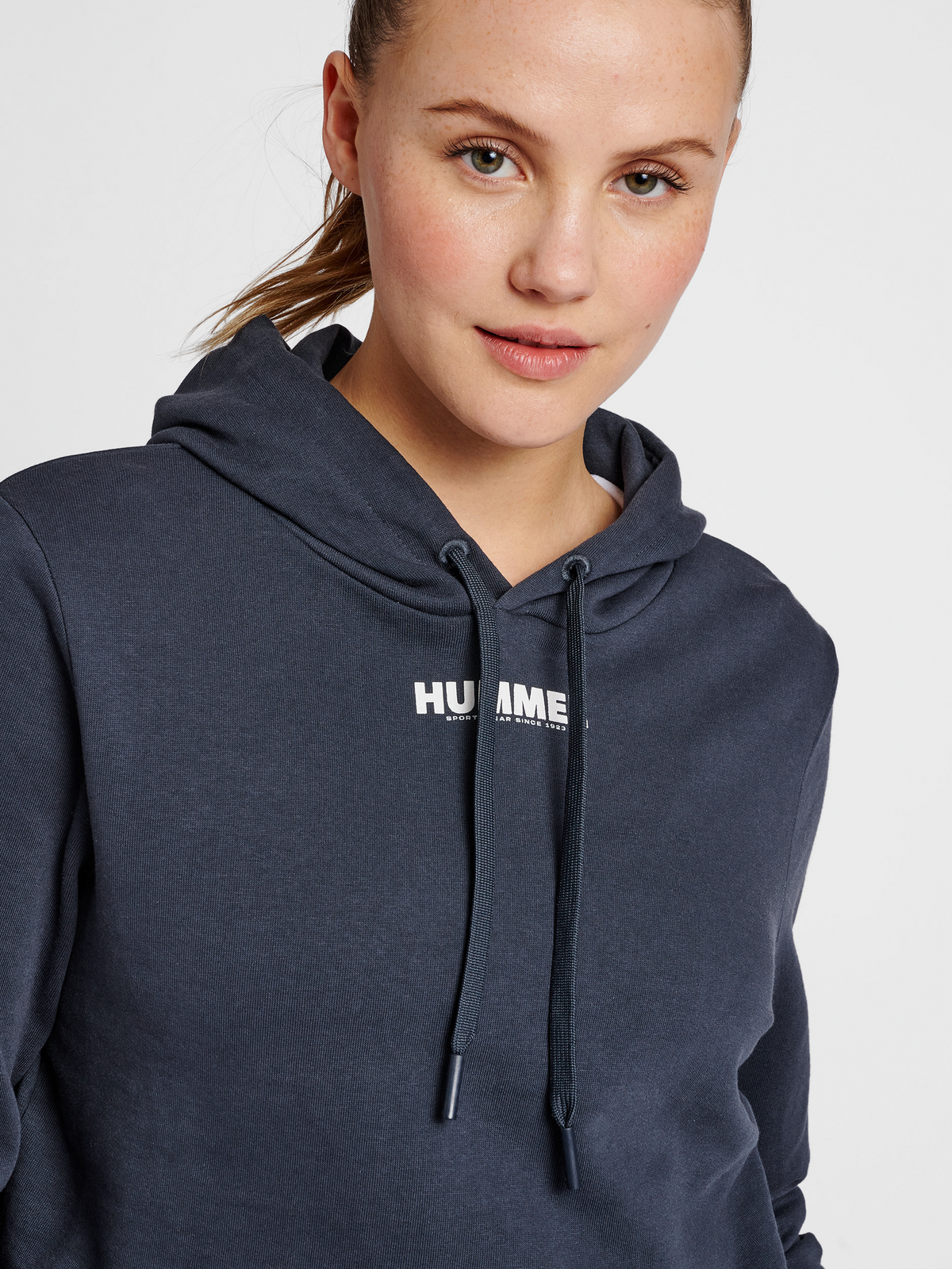 hmlLEGACY WOMAN CROPPED HOODIE