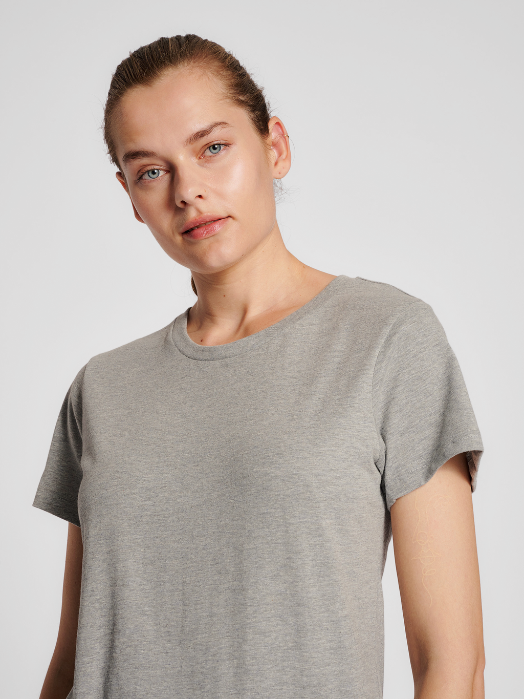 hmlRED BASIC T-SHIRT S/S WOMAN