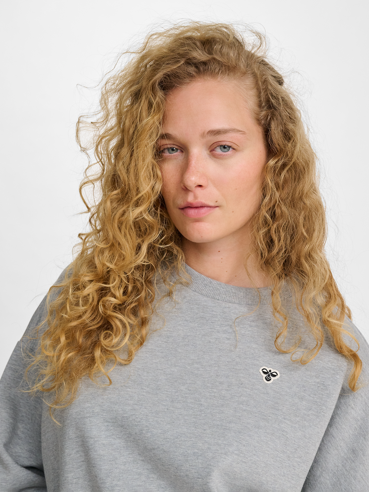 hmlBOXY W CREWNECK BEE